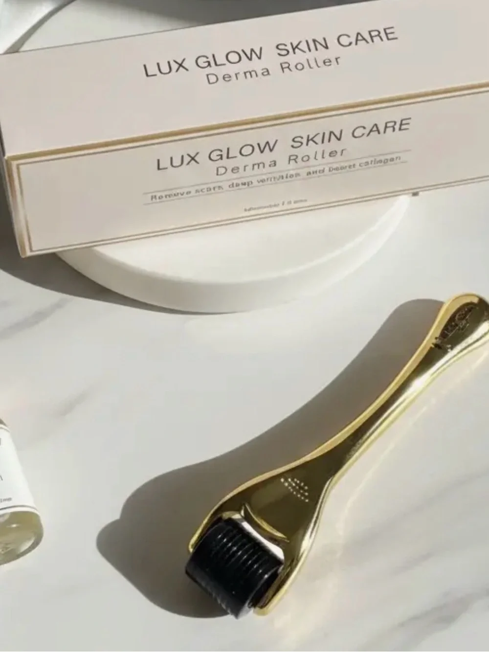LUX Glow Skin Care Gold Derma Roller Tool Facial Skin Rejuvenation Anti-Aging - Picture 4 of 4